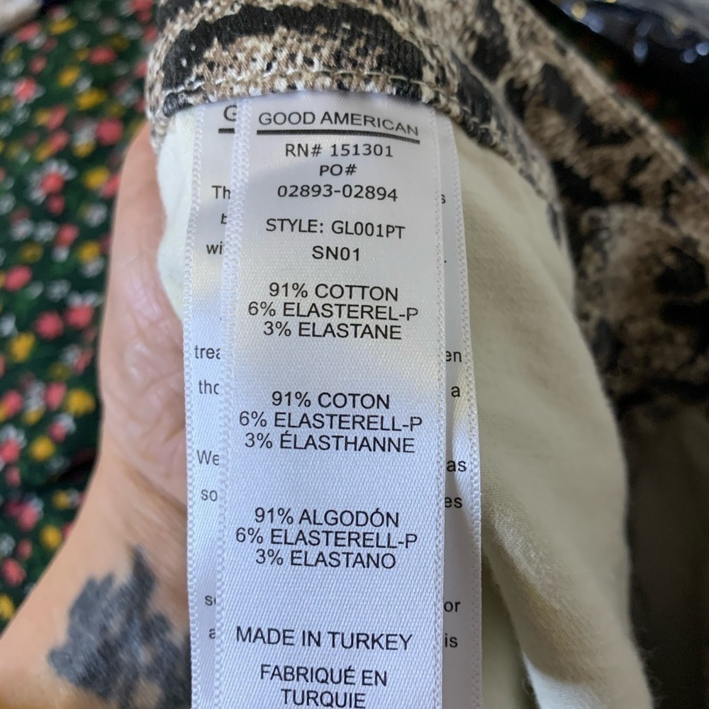 GOOD AMERICAN NET SNAKESKIN PRINT JEANS - Picture 7 of 7